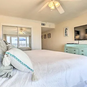 Apartment Miramar Retreat - Beachfront And Poolside, Destin